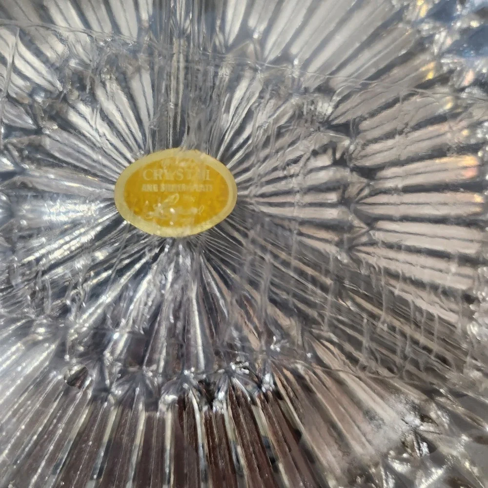 Leonard Silver Mfg. sectioned thoughtful pattern